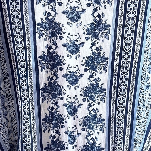 Miami White & Blue Striped & Floral  Blouse Size Small - Picture 1 of 3